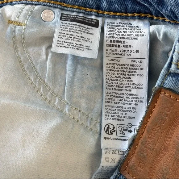 Levi's Naughties Low Rise Bootcut Vintage 2000 Back Pocket Light Blue Jeans - Picture 13 of 15